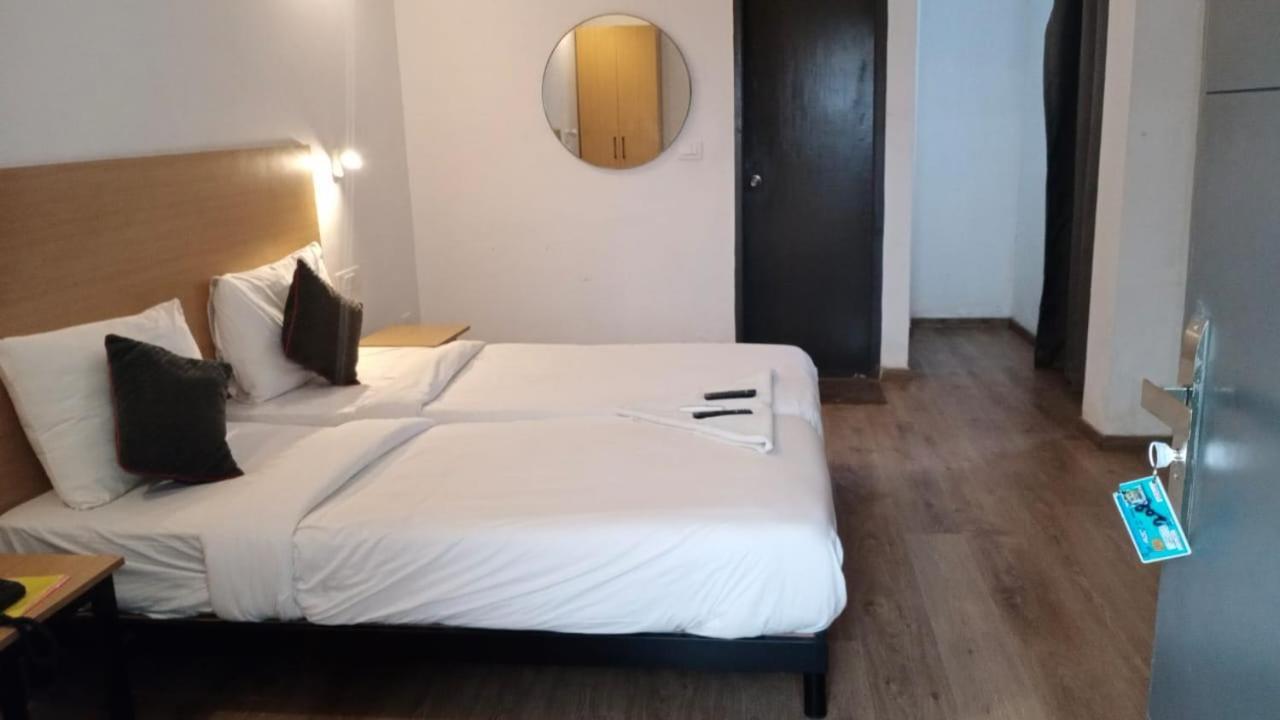Hotel Amrita Ченай Екстериор снимка