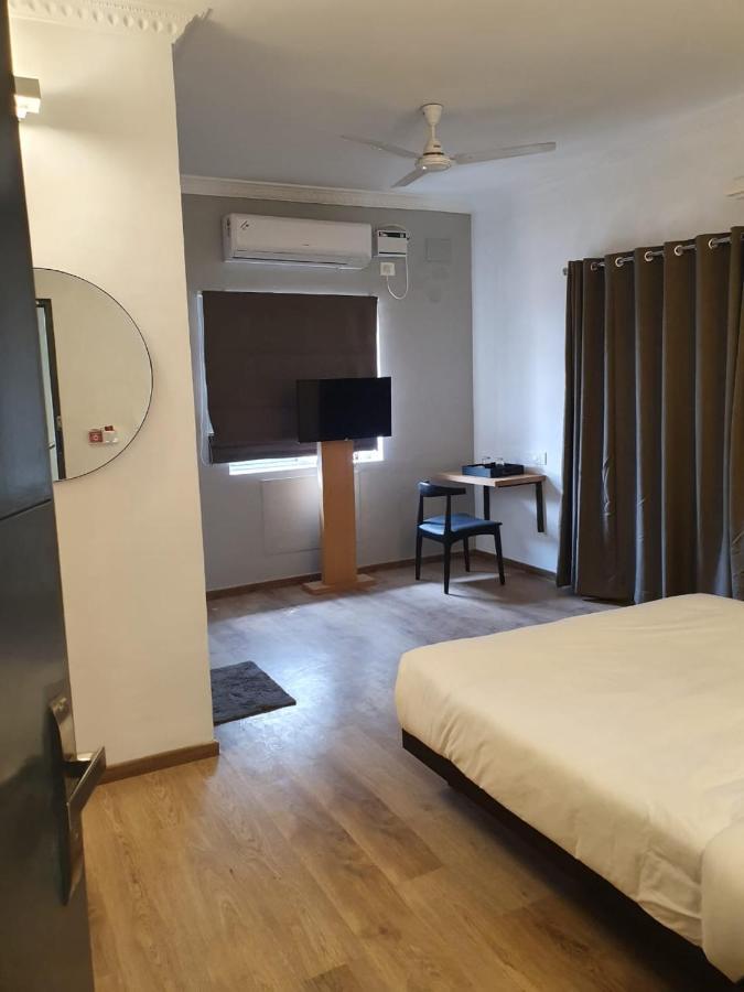Hotel Amrita Ченай Екстериор снимка